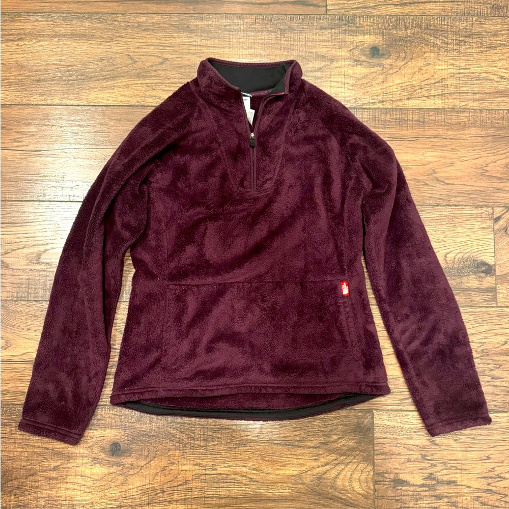 Women’s North Face 1/4 zip Pullover Fleece.